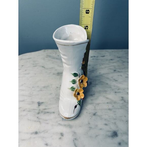 Vintage Porcelain Victorian Boot Shoe Vase White 3D Yellow Flowers Gold Accents - Picture 7 of 10